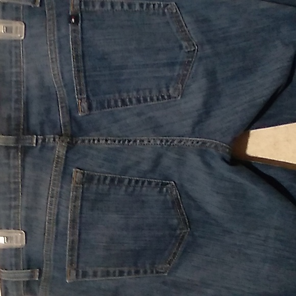 TOMMY HILFIGER crop jeans size 8. - Picture 8 of 12